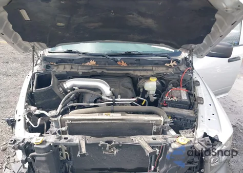 2017 Ram 1500 Ssv 4X4 5'7 Box z USA, uszkodzony, nr VIN 1C6RR7XT6HS675459